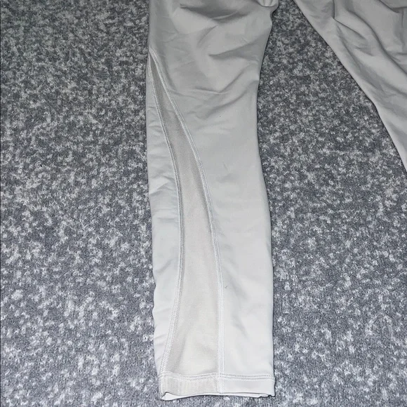Lululemon High-Waisted White with mesh details Leggings Size 4 - Picture 3 of 10
